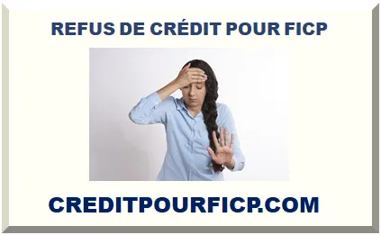 Lettre de refus de crédit ouverte sur une table à côté d’un téléphone et d’un carnet de notes